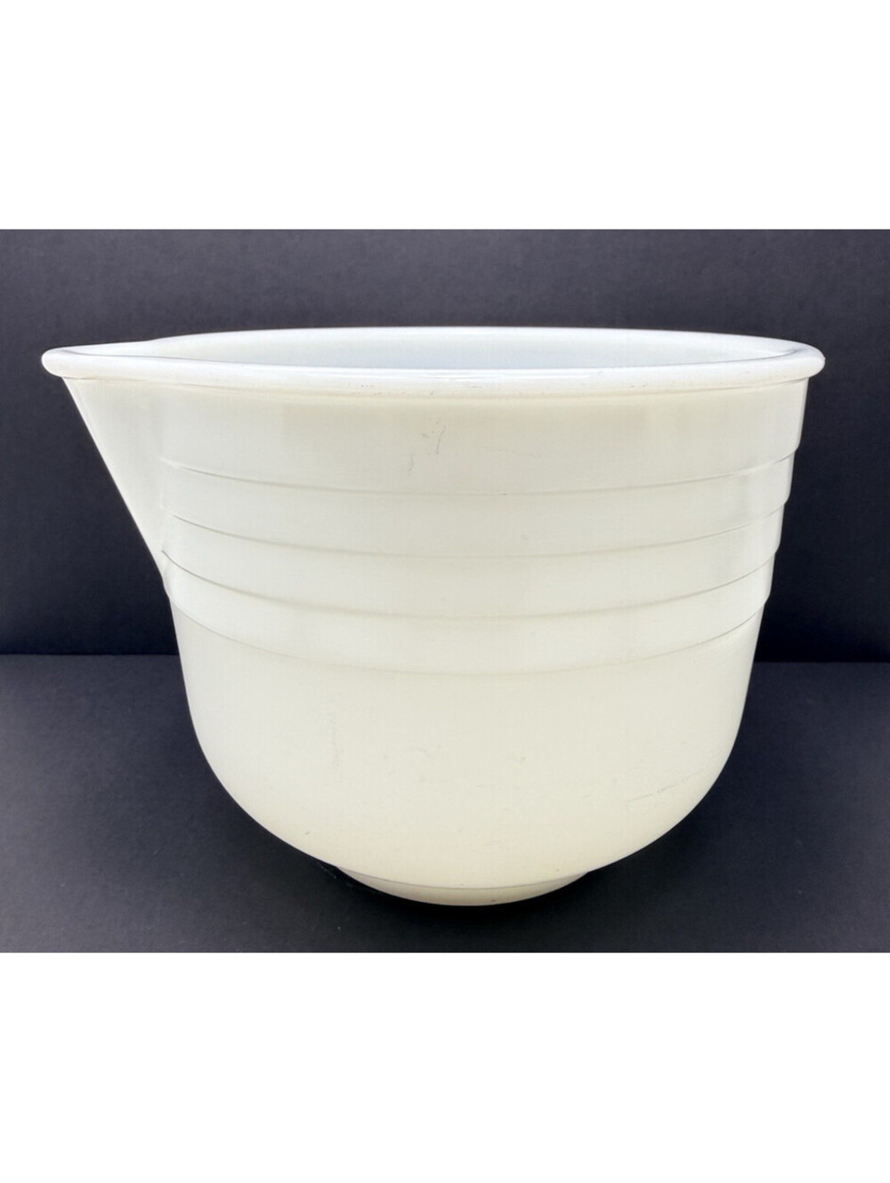 Vtg Pyrex White Glass Hamilton Beach Small Mixing Bowl w Pour Spout  6 1/4" #23
